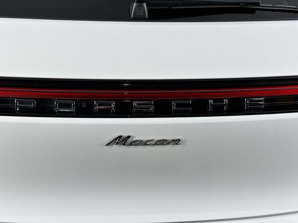 Certified 2022 Porsche Macan AWD/4WD image 35