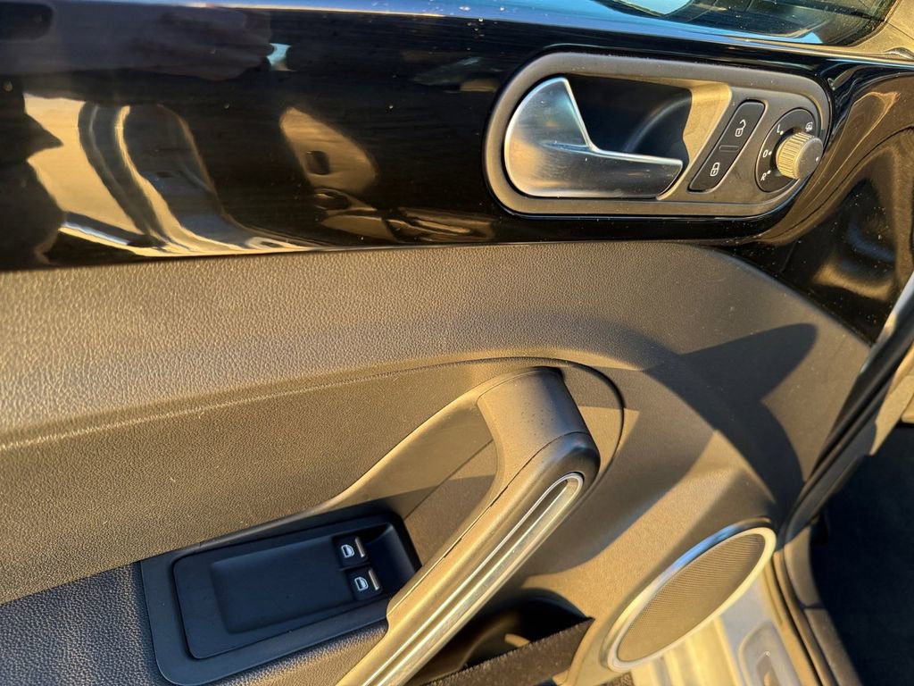 Used 2013 Volkswagen Beetle R-Line image 11