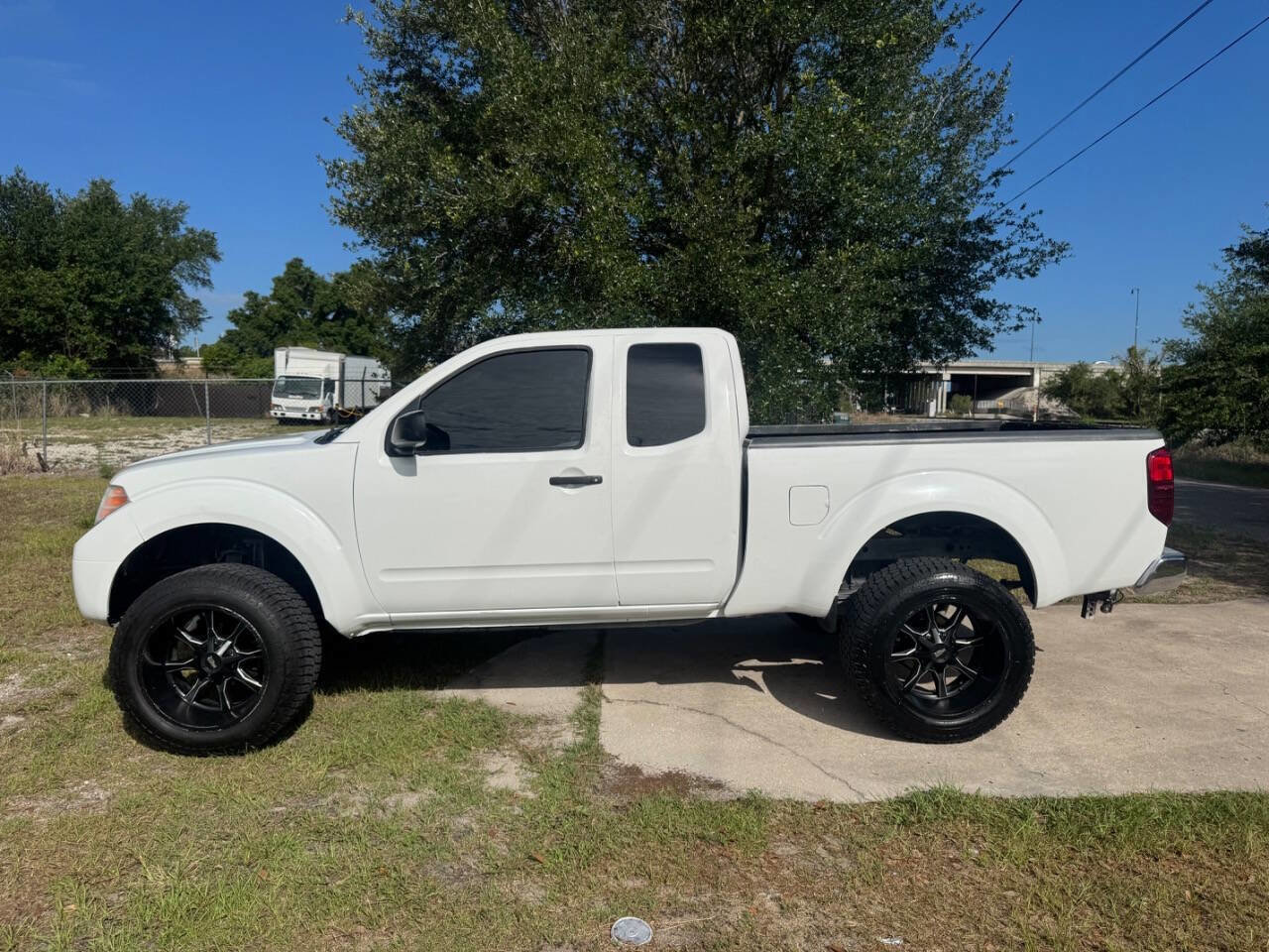 Used 2018 Nissan Frontier SV RWD image 6