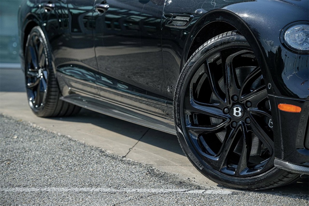 New 2025 Bentley Flying Spur Plug-In Hybrid image 6