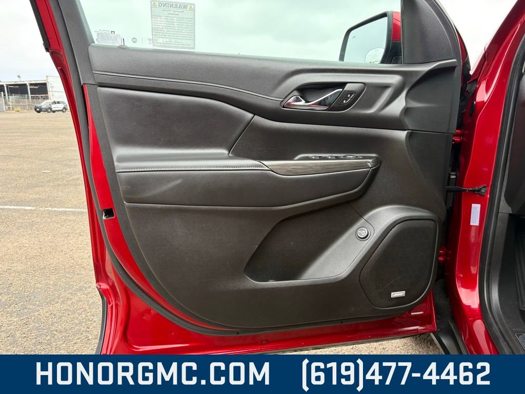 Used 2023 GMC Acadia SLT image 16
