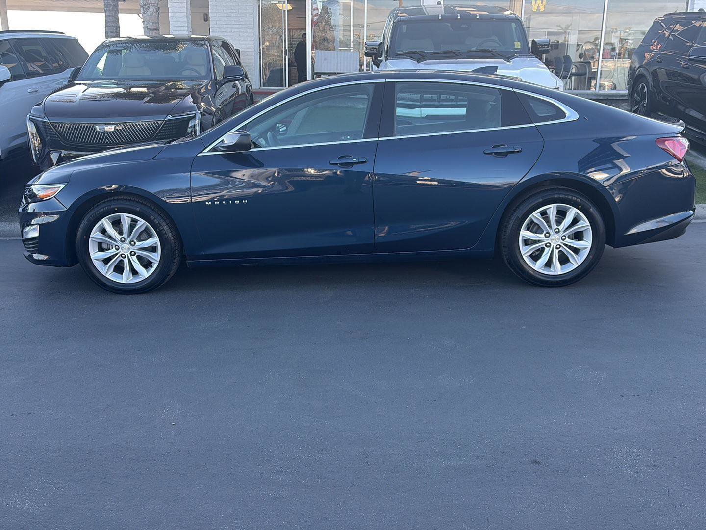 Used 2022 Chevrolet Malibu LT FWD image 3