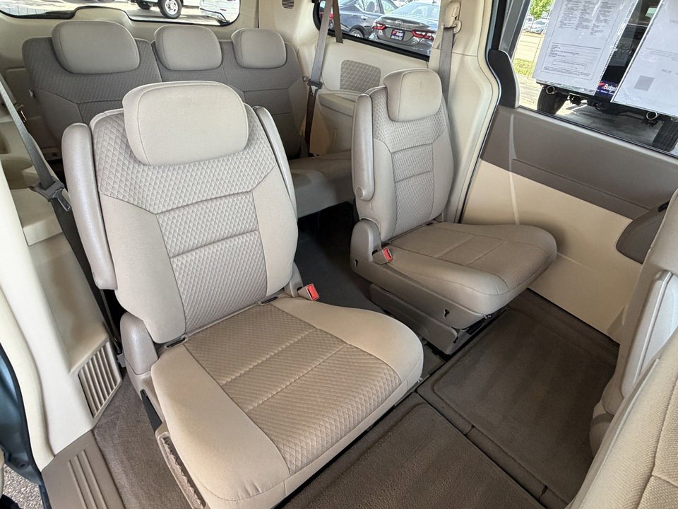 Used 2008 Chrysler Town & Country Touring FWD image 22