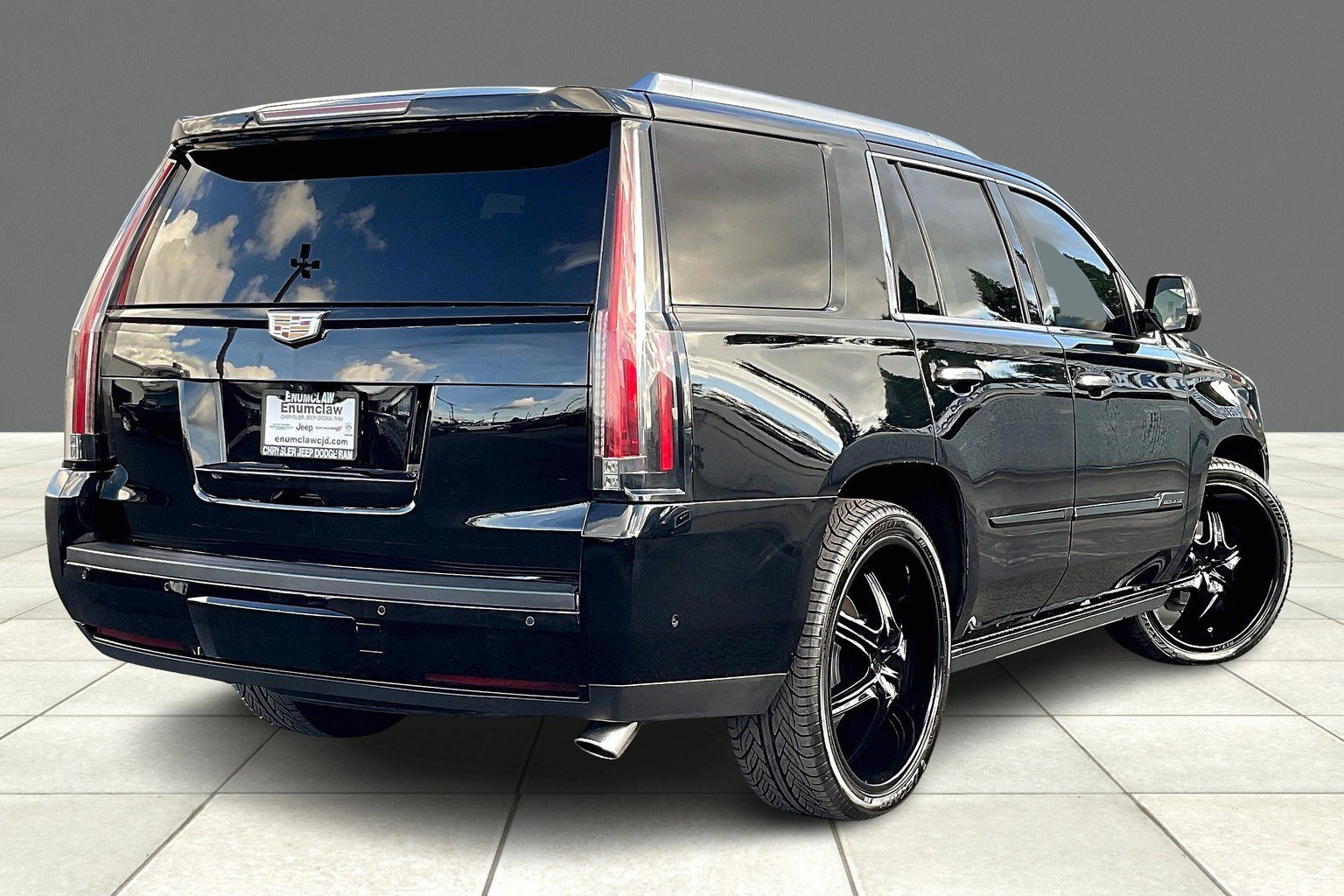 Used 2017 Cadillac Escalade Platinum image 12