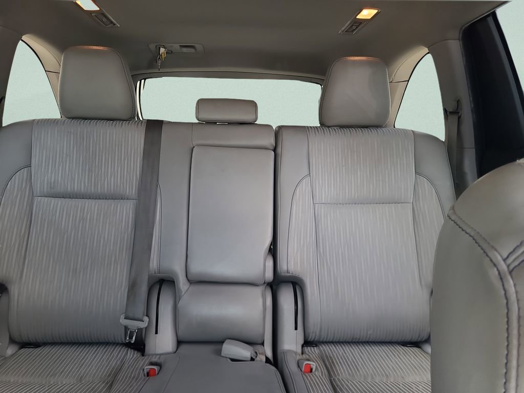 Used 2019 Toyota Highlander Plus FWD image 10