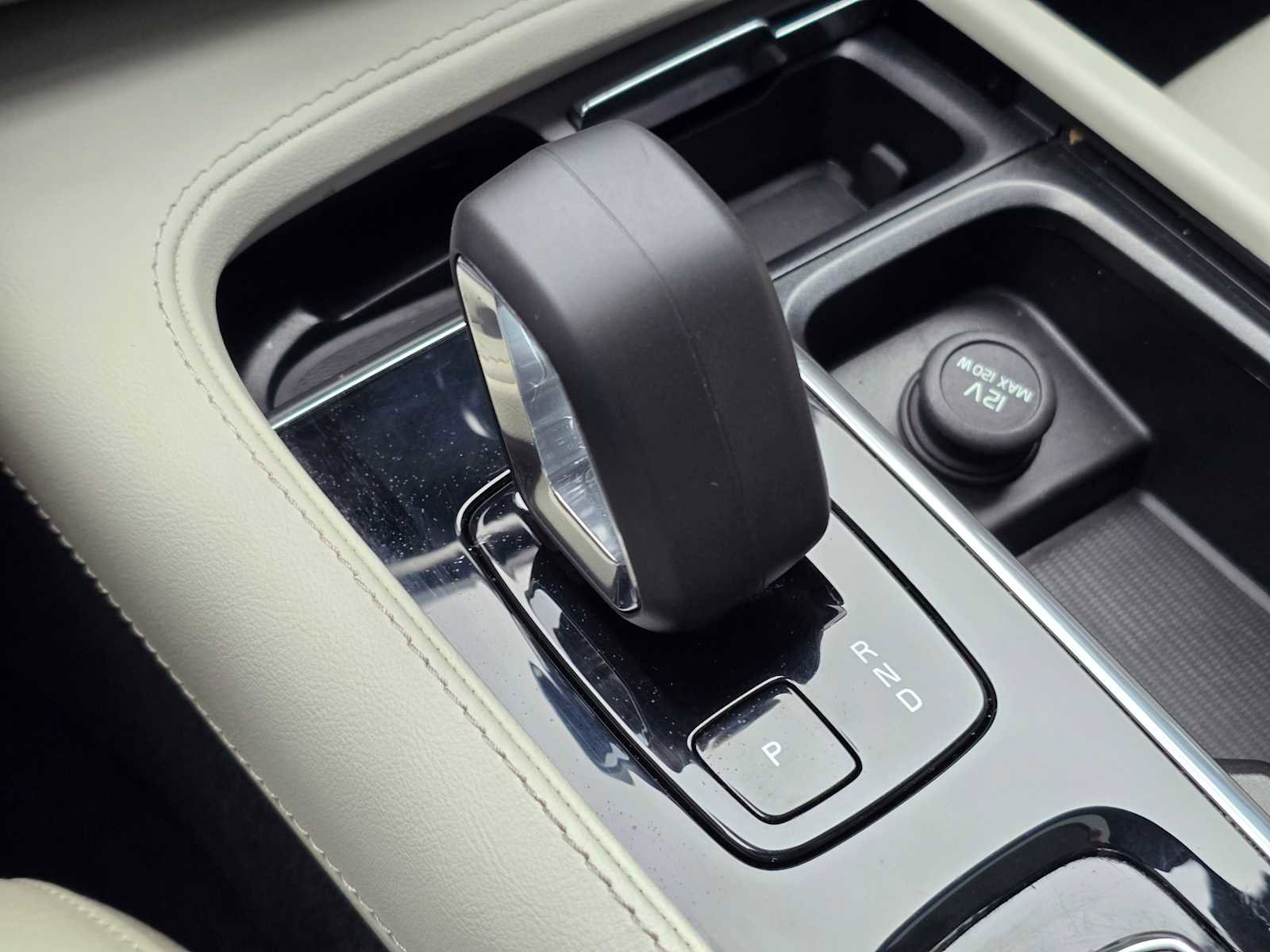 Certified 2024 Volvo XC90 T8 Plus w/ Protection Package Premier image 35