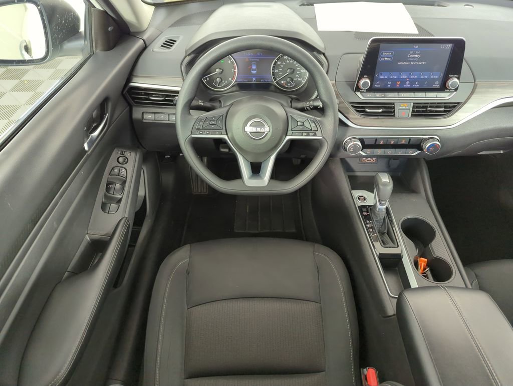 Used 2025 Nissan Altima 2.5 SV image 14