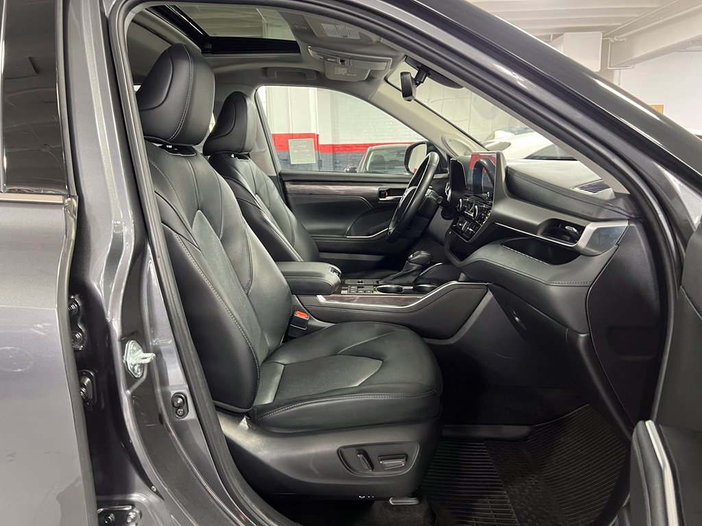 Used 2023 Toyota Highlander Limited AWD/4WD image 24