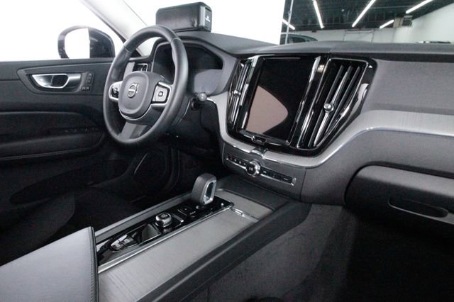Used 2025 Volvo XC60 B5 Plus image 25