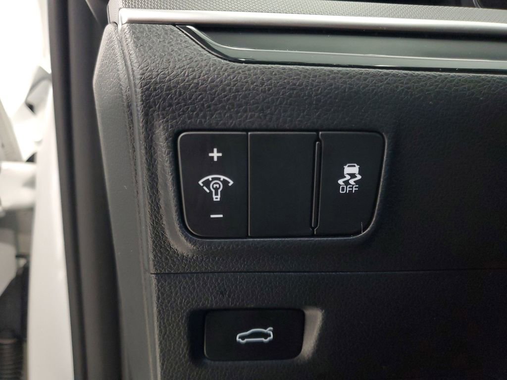 Used 2025 Kia K5 LXS image 12