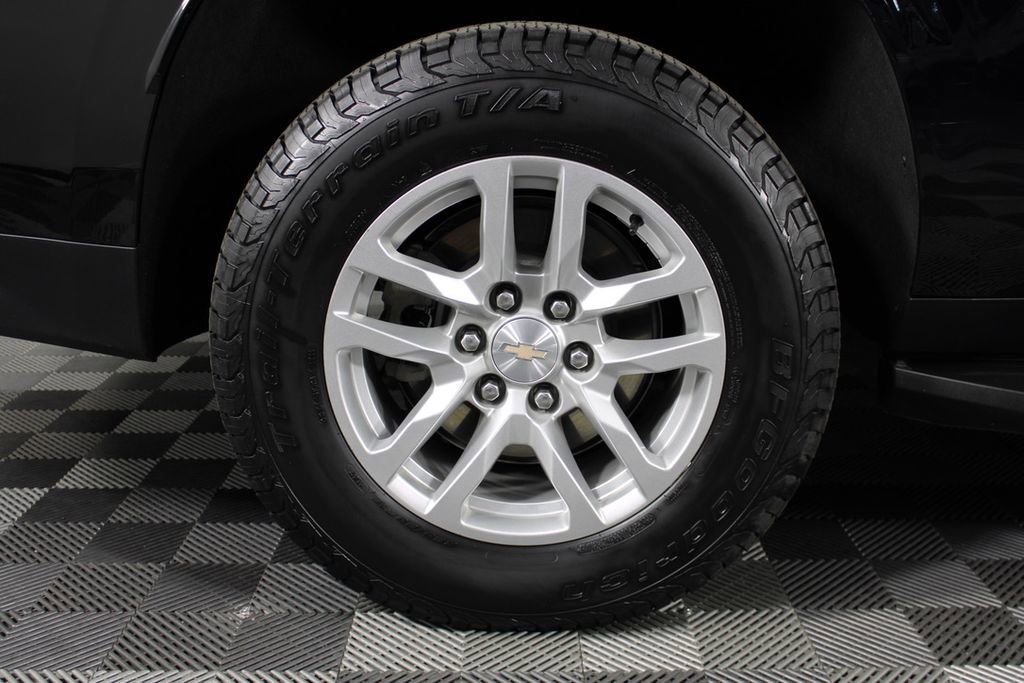 Used 2023 Chevrolet Suburban LT w/ Luxury Package AWD/4WD image 11