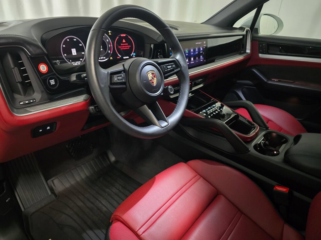 Certified 2026 Porsche Cayenne AWD/4WD image 4