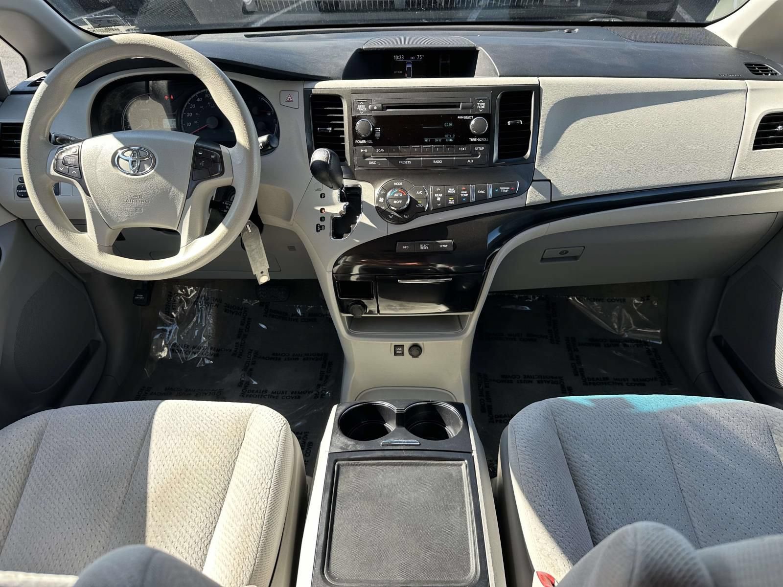 Used 2013 Toyota Sienna LE w/ Towing Pkg FWD image 9