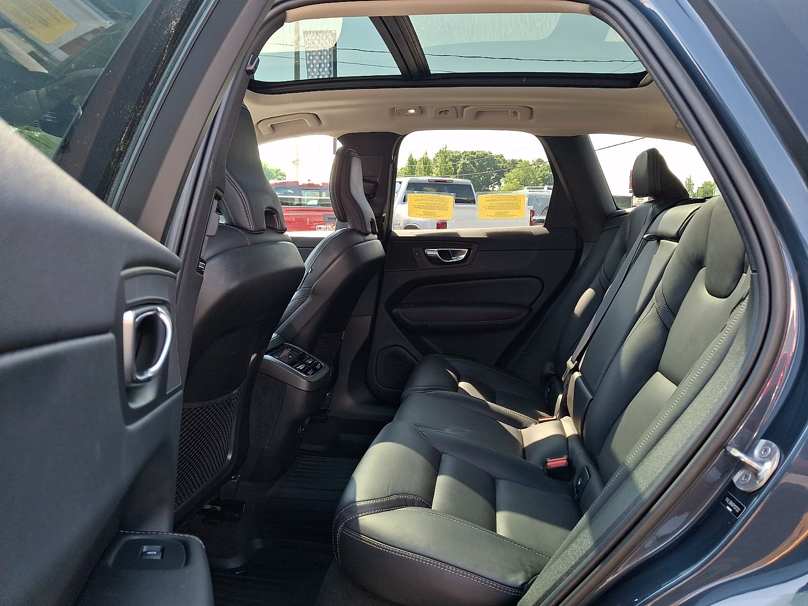 Used 2023 Volvo XC60 B5 Ultimate w/ Climate Package AWD/4WD image 11