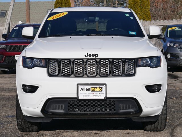Used 2022 Jeep Grand Cherokee Laredo X image 2