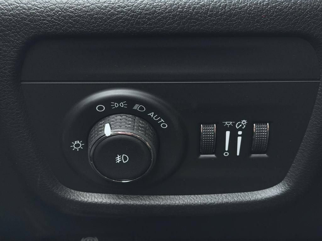 New 2025 Jeep Grand Cherokee Overland w/ Luxury Tech Group IV AWD/4WD image 18