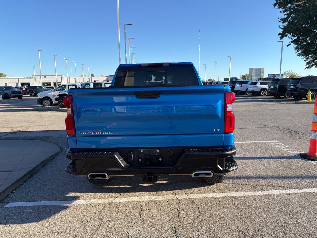 Used 2025 Chevrolet Silverado 1500 LT Trail Boss w/ Convenience Package II AWD/4WD image 3