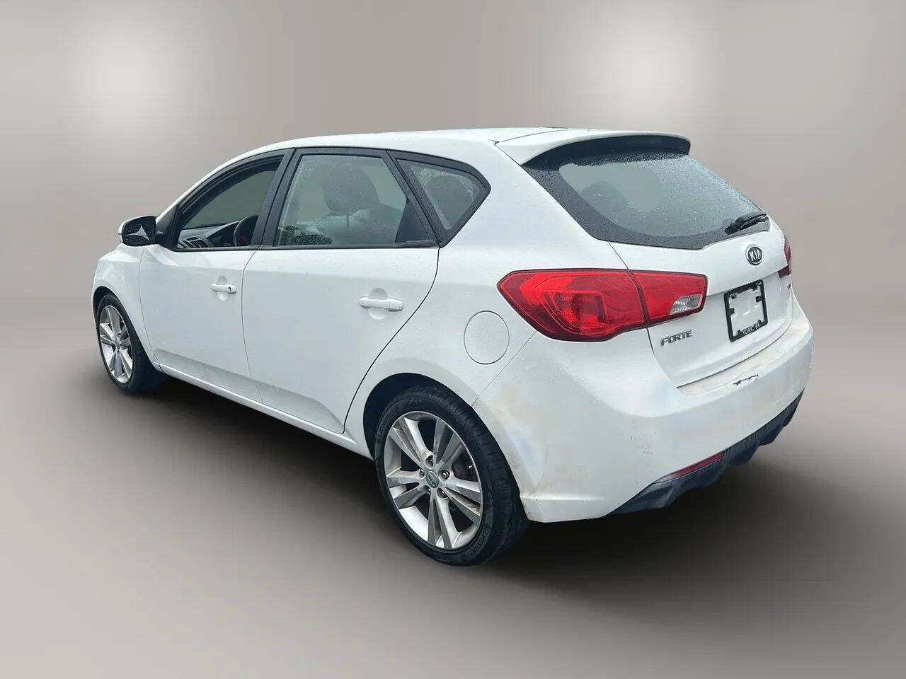 Used 2011 Kia Forte SX FWD image 5