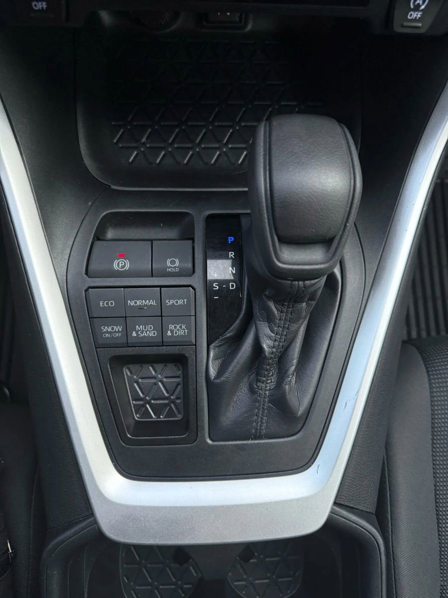 Used 2019 Toyota RAV4 LE w/ All Weather Liner Package image 23