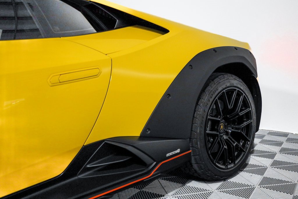 Used 2023 Lamborghini Huracan Sterrato image 13