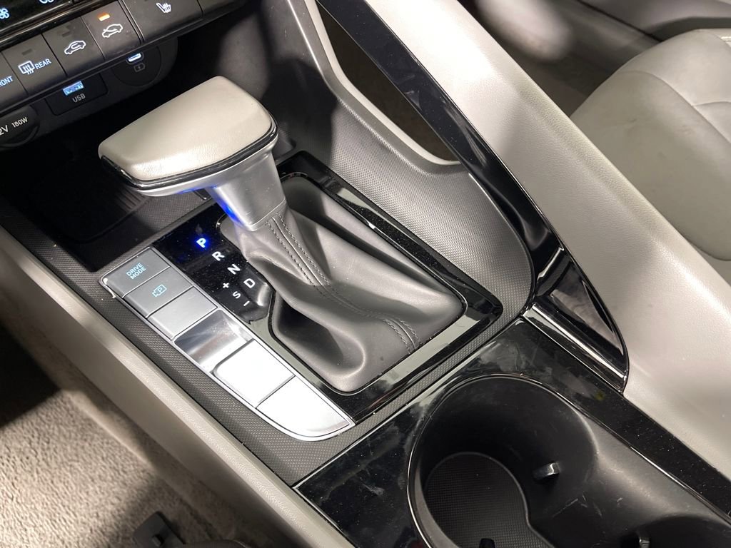Certified 2025 Hyundai Elantra SEL image 24