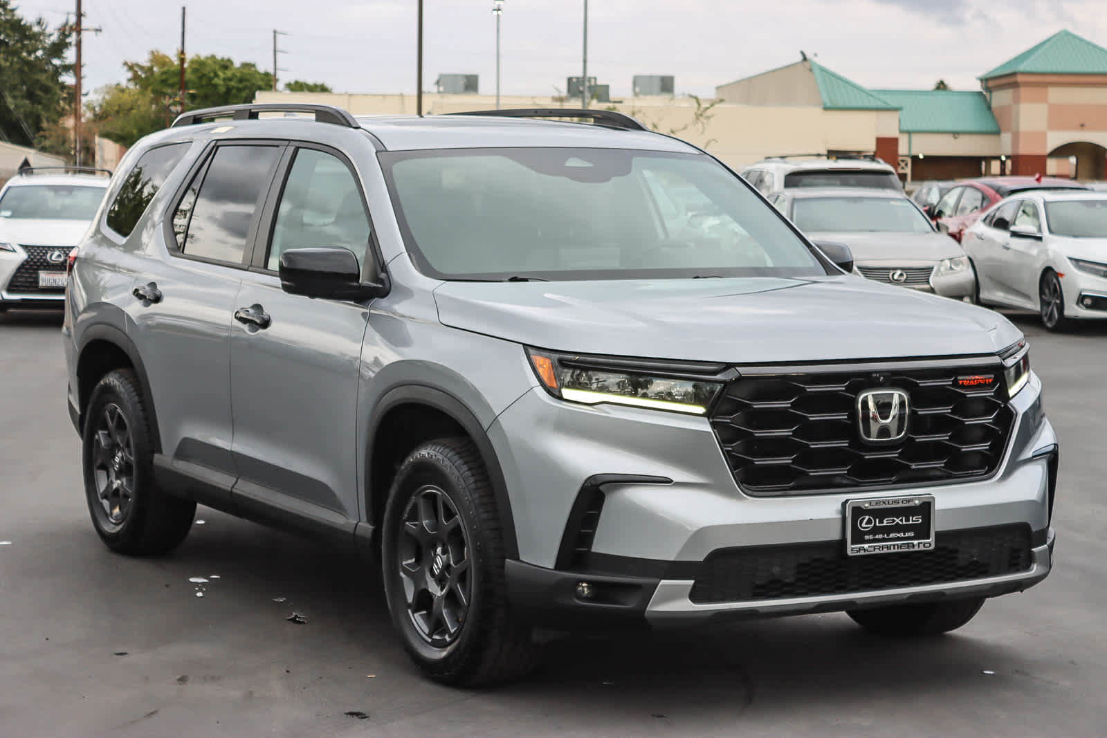 Used 2023 Honda Pilot TrailSport image 5