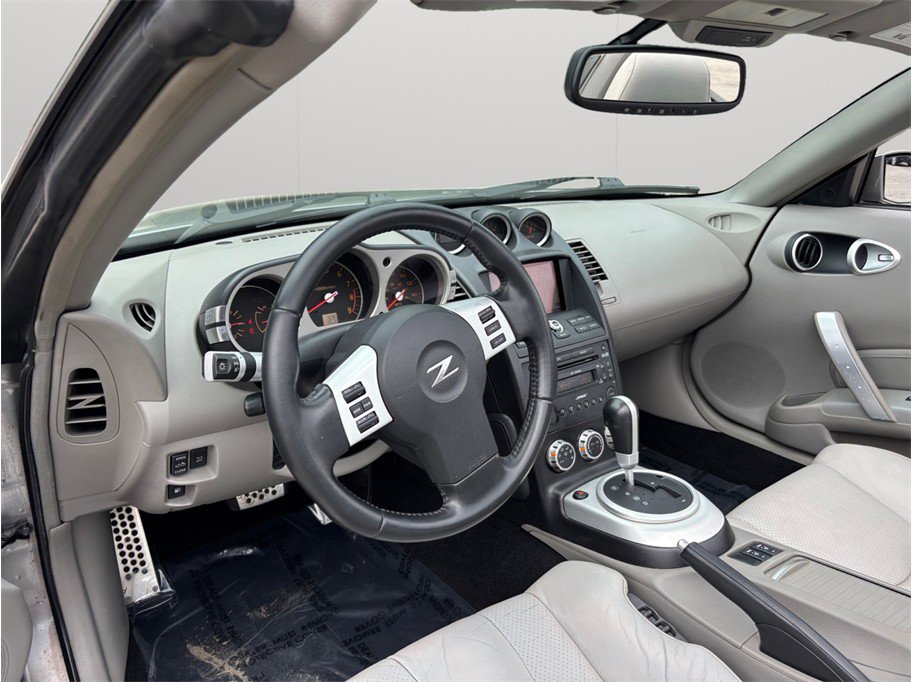 Used 2009 Nissan 350Z Touring RWD image 6