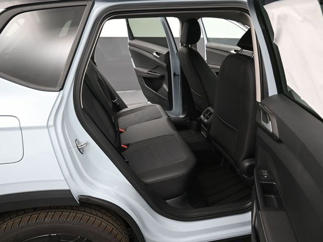 New 2026 Volkswagen Taos SE image 9