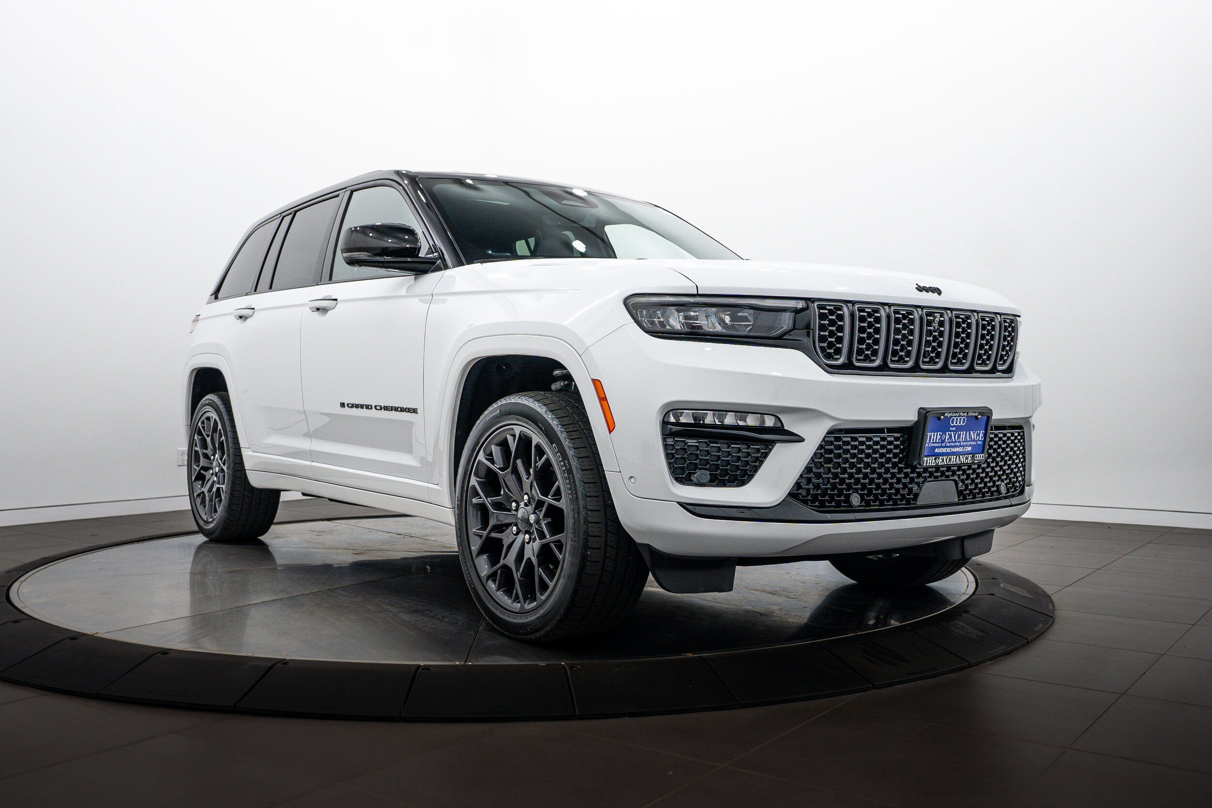 Used 2025 Jeep Grand Cherokee Summit AWD/4WD image 1