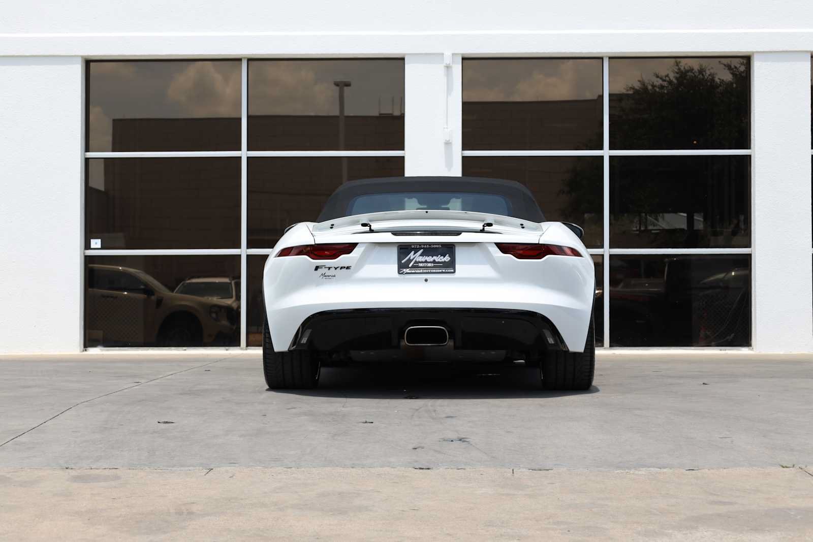 Used 2021 Jaguar F-TYPE Convertible RWD image 10