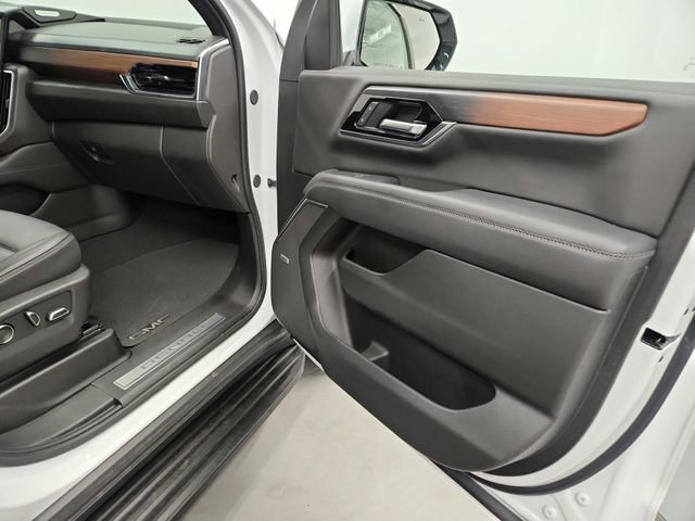 Used 2025 GMC Yukon XL Denali AWD/4WD image 29