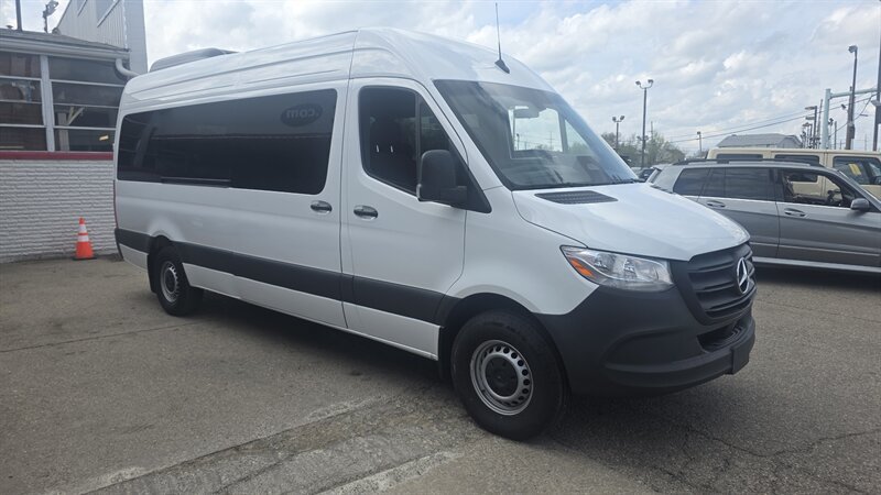 Used 2025 Mercedes-Benz Sprinter 2500 image 4