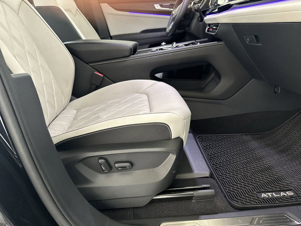 Used 2024 Volkswagen Atlas Cross Sport SEL Premium R-Line image 43