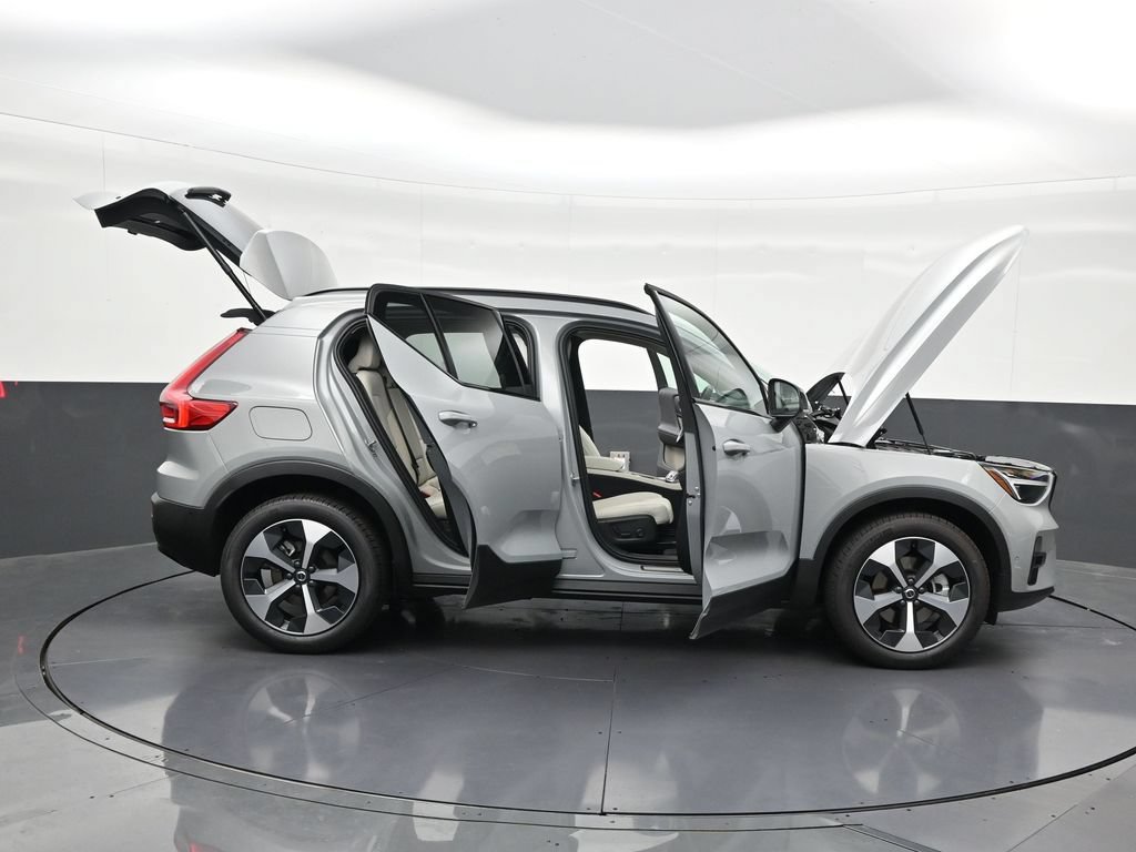 New 2026 Volvo XC40 B5 Plus w/ Protection Package Premier AWD/4WD image 32