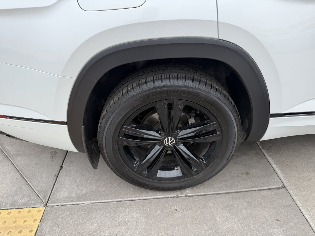 Used 2023 Volkswagen Atlas SEL R-Line AWD/4WD image 15
