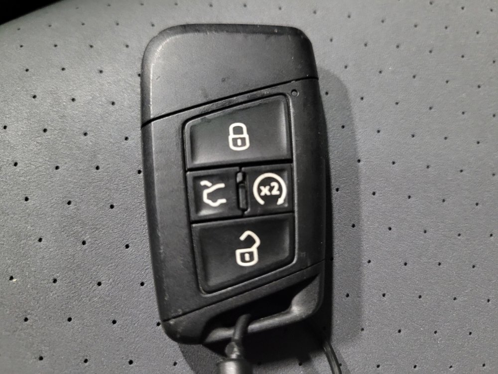 Used 2025 Volkswagen Jetta SE FWD image 32