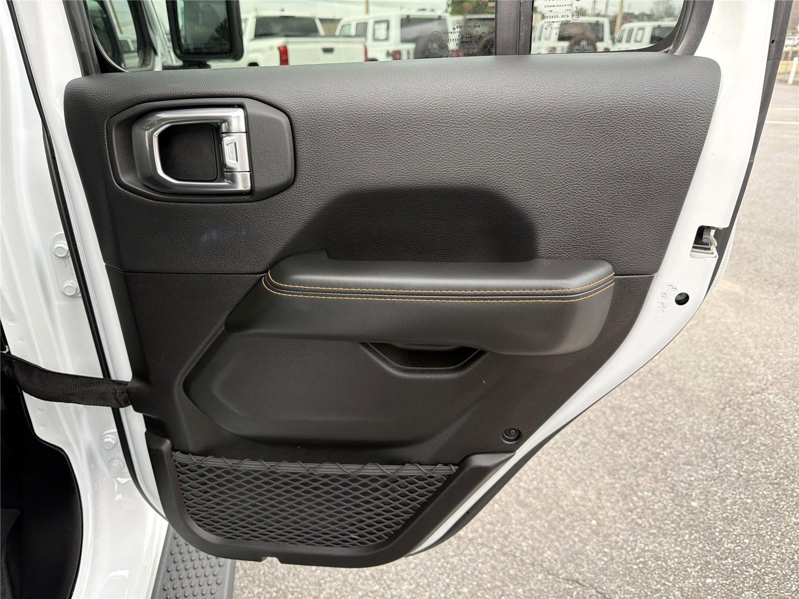 Used 2025 Jeep Wrangler Sahara image 17