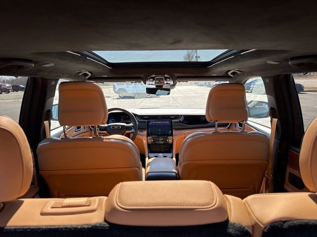 Used 2024 Jeep Grand Cherokee Summit image 11