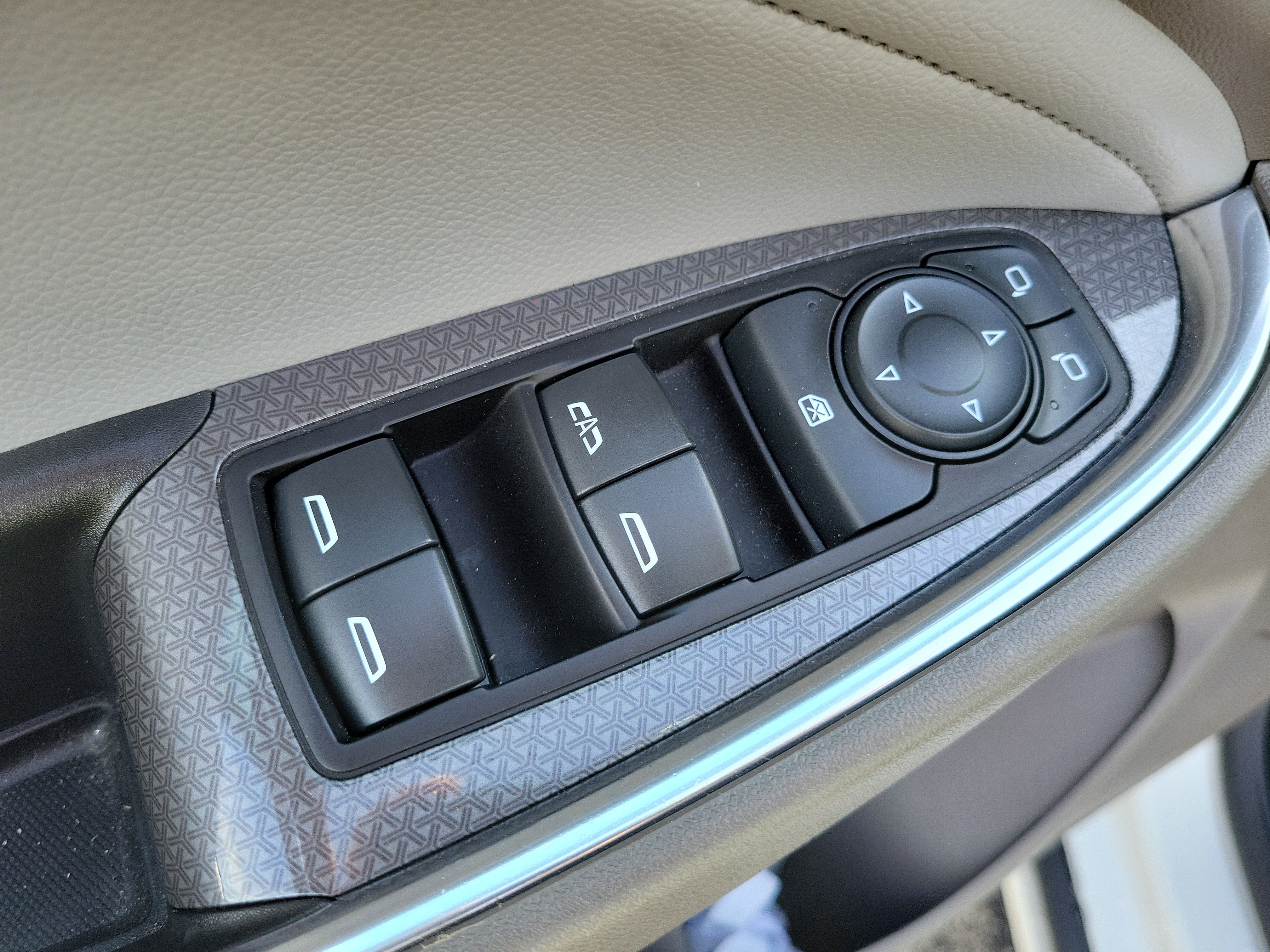 Used 2018 Chevrolet Malibu LT w/ Leather Package FWD image 19