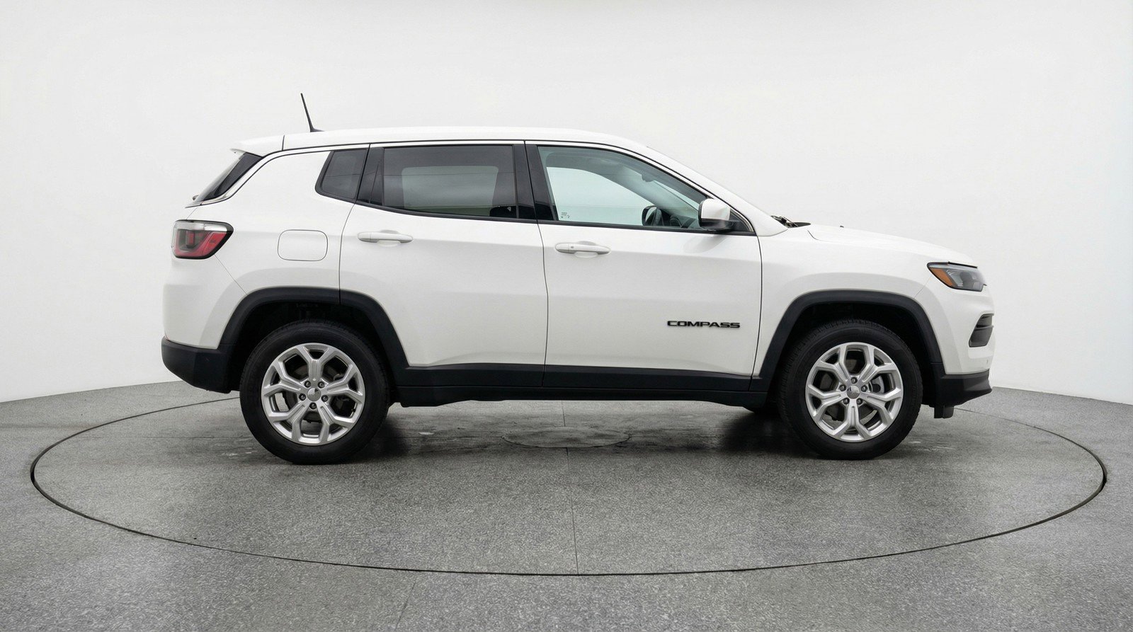 Used 2025 Jeep Compass Latitude AWD/4WD image 11