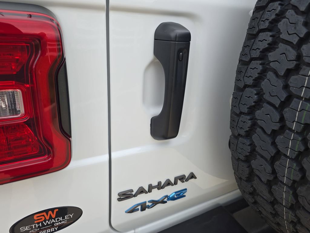 Used 2025 Jeep Wrangler Unlimited Sahara AWD/4WD image 14