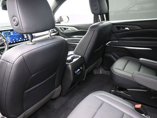 Used 2025 Chevrolet Traverse LT image 19