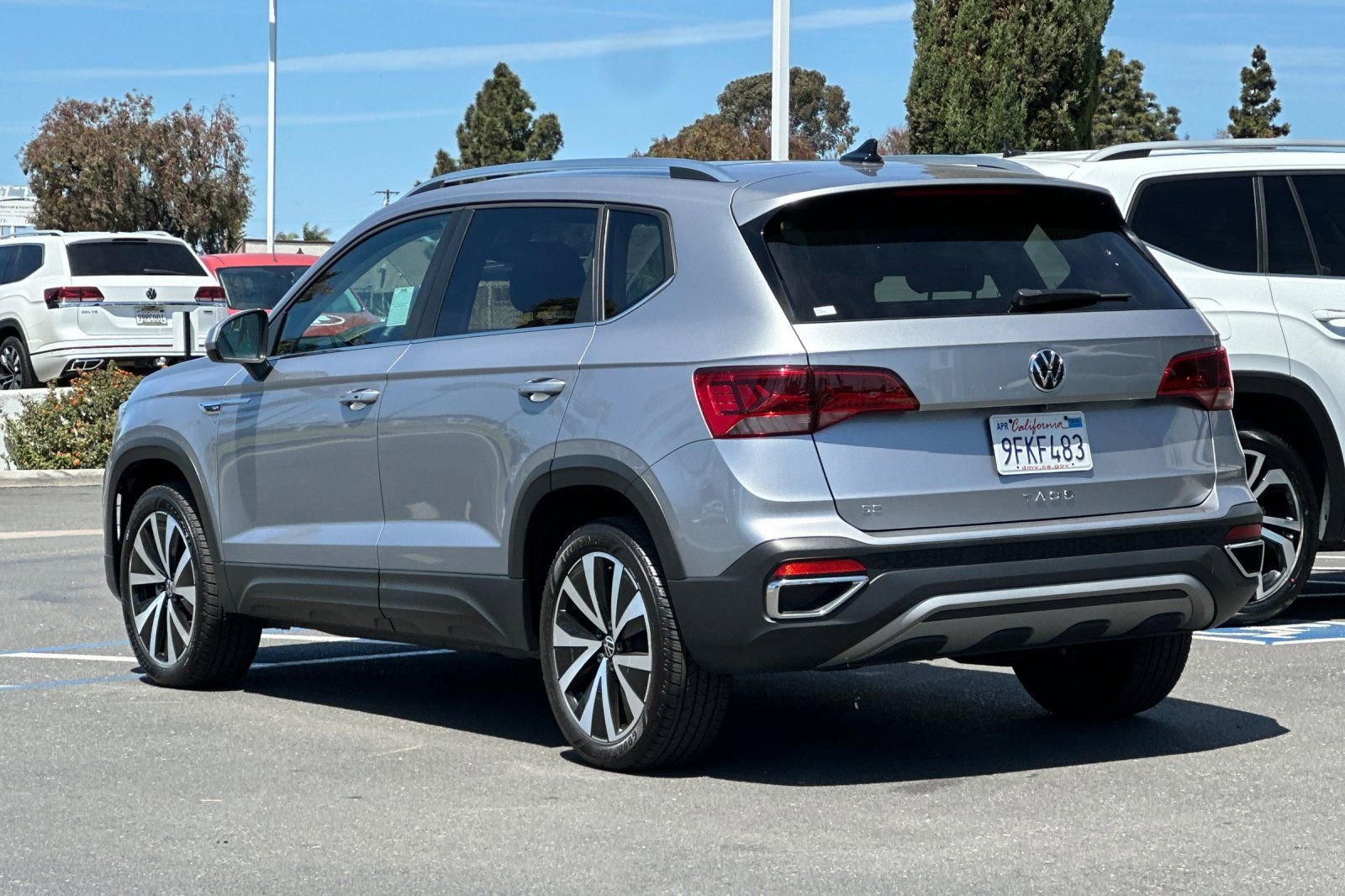 Used 2023 Volkswagen Taos SE w/ Panoramic Sunroof Package FWD image 6