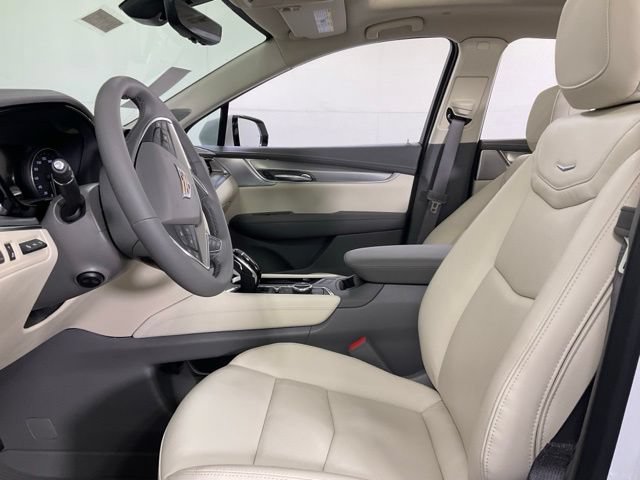 New 2026 Cadillac XT5 Premium Luxury w/ LPO, Floor Liner Package AWD/4WD image 24