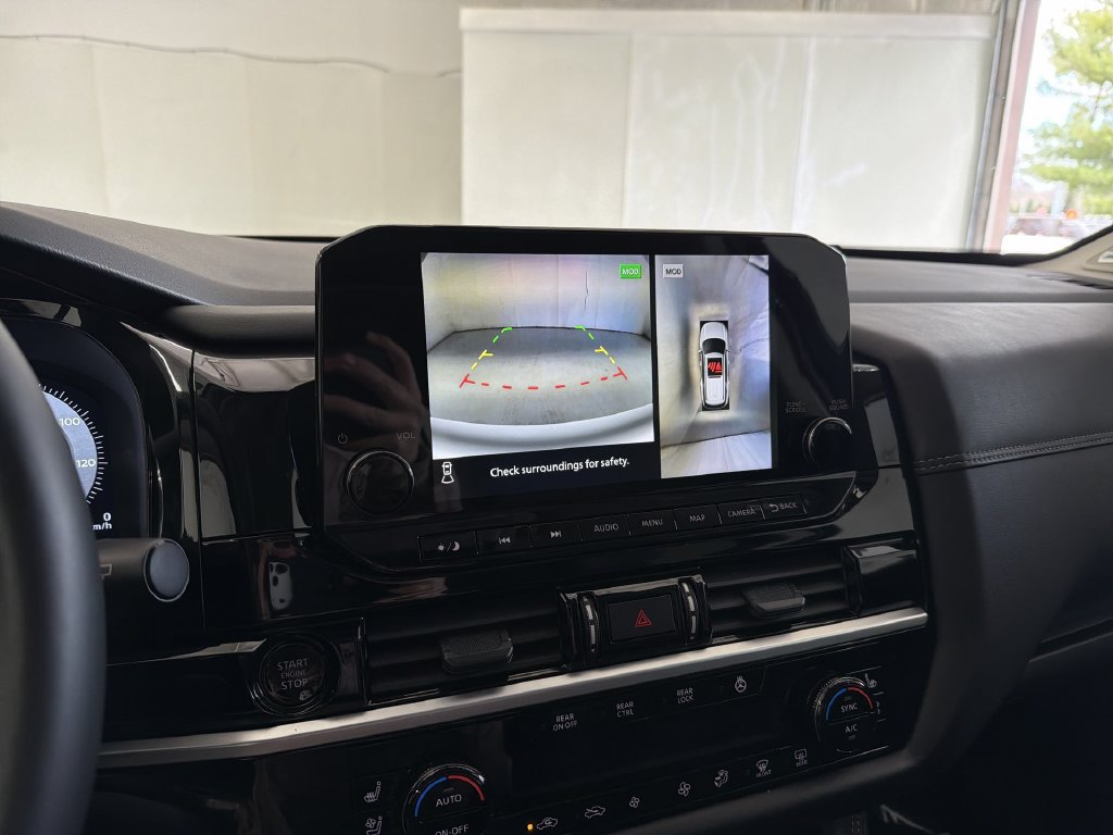 Certified 2025 Nissan Pathfinder Platinum w/ Lighting Package (N93) FWD image 33