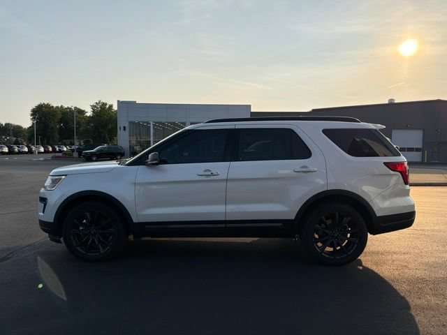Used 2018 Ford Explorer XLT w/ Equipment Group 202A AWD/4WD image 4