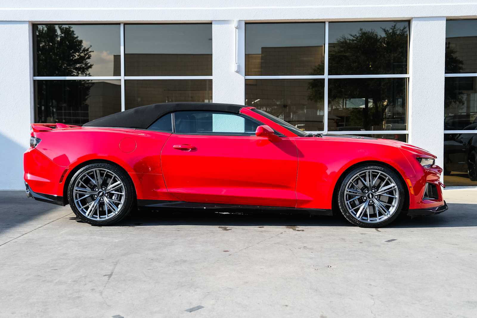 Used 2019 Chevrolet Camaro ZL1 RWD image 10