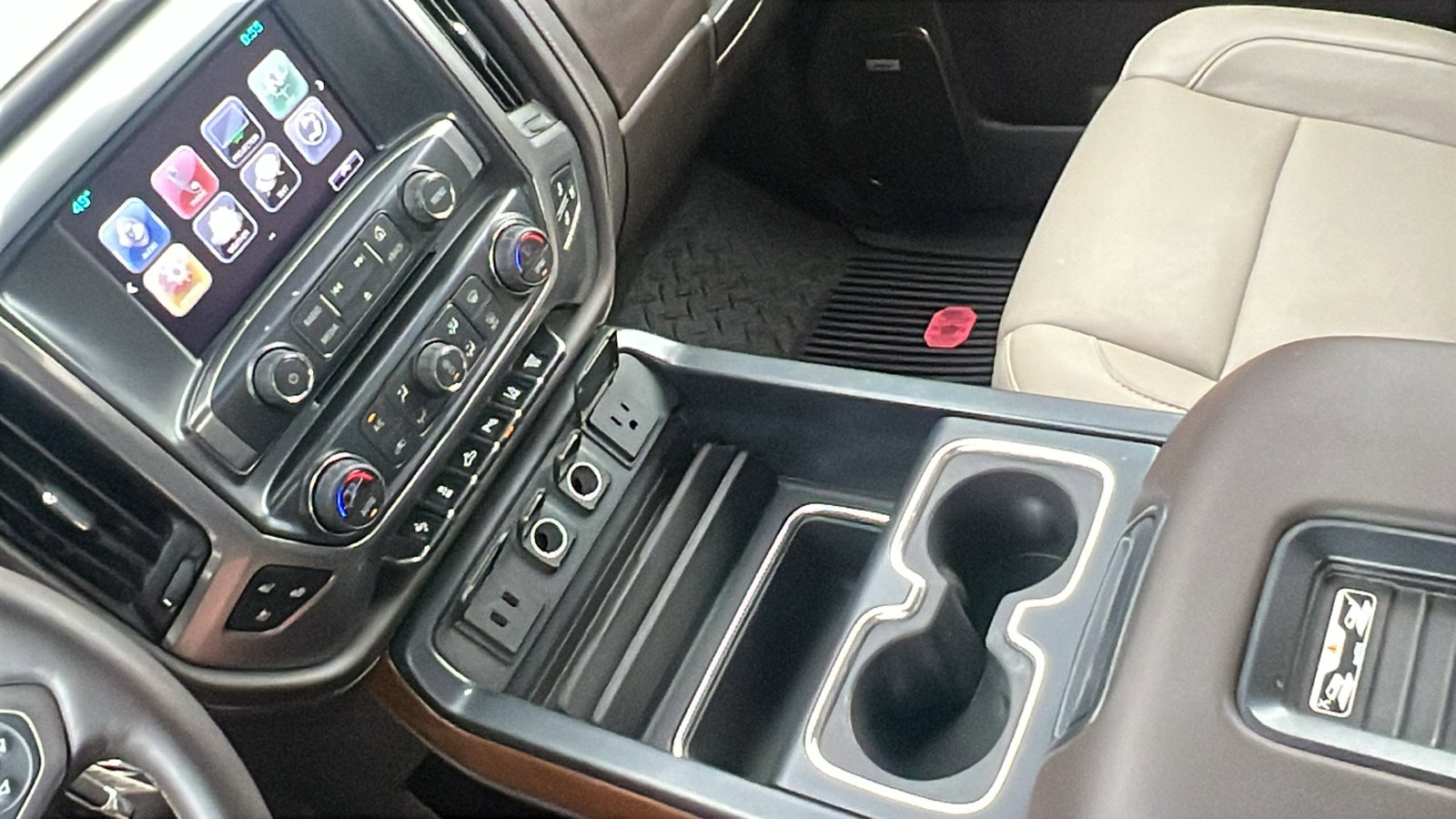 Used 2018 Chevrolet Silverado 2500 LTZ w/ LTZ Plus Package image 28