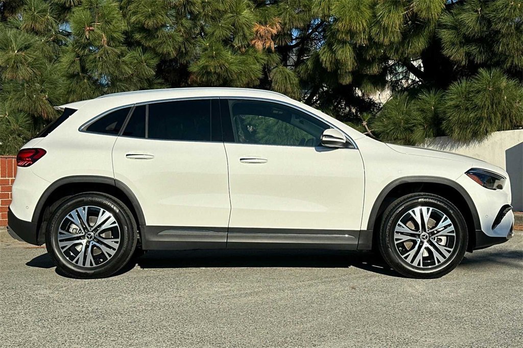 Certified 2025 Mercedes-Benz GLA 250 image 3