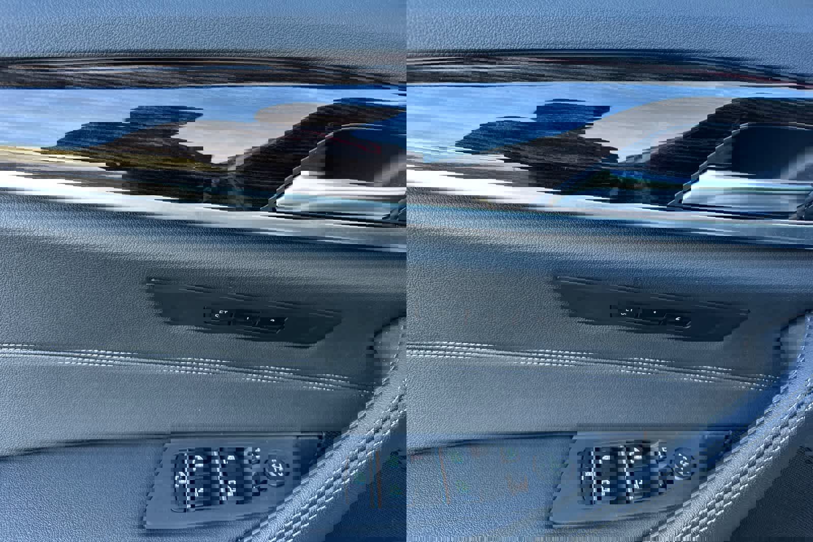 Certified 2023 BMW 530e w/ Convenience Package image 14